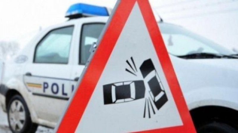 Accident rutier la intersecția străzilor Izvor cu Frunzelor. Două autoturisme au fost avariate - acc-1533049551.jpg