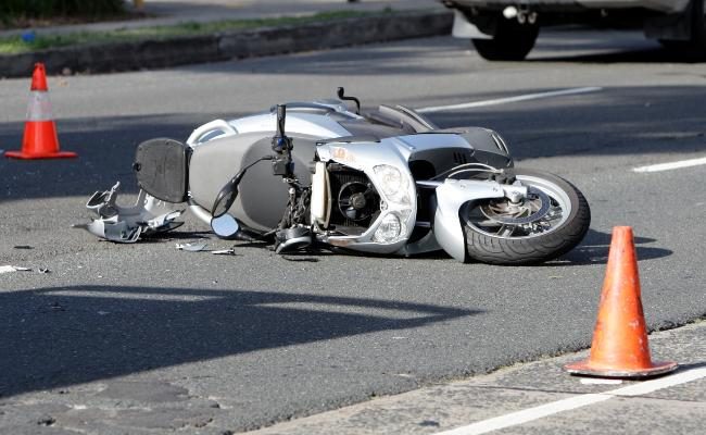 Motociclist spulberat de o șoferiță care nu s-a asigurat în trafic - acc-1589181553.jpg