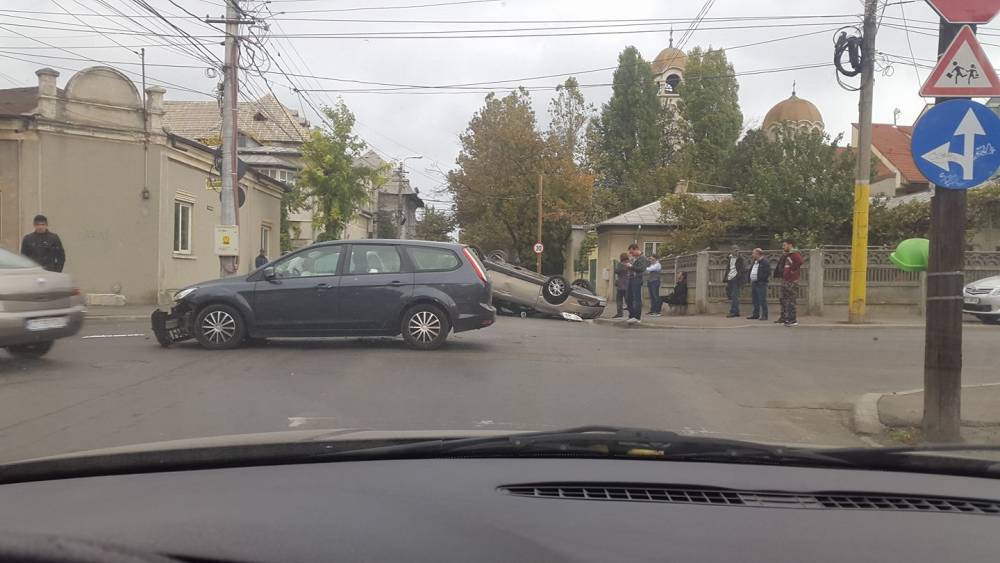 GRAV ACCIDENT RUTIER la Constanța! O mașină făcută praf în mijlocul orașului - acc1-1508826832.jpg