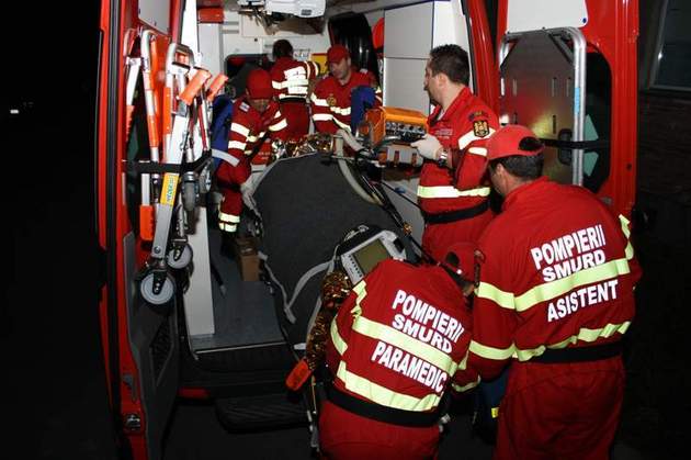 GRAV ACCIDENT RUTIER în Constanța / Medicii de pe SMURD încearcă să resusciteze o persoană - accident-1329153527.jpg