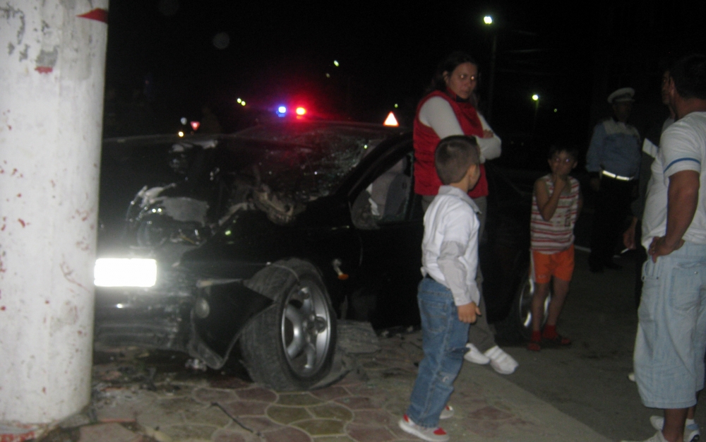 Mașină făcută praf la Tuzla - accident-1337628709.jpg