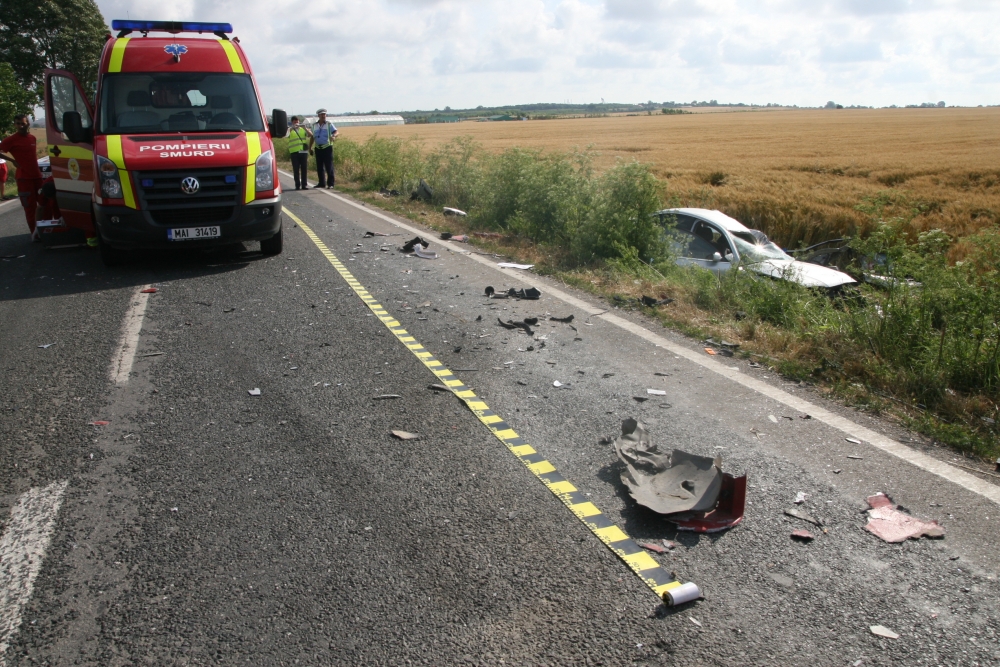 Impact între un tir și un Volkswagen Golf în apropiere de Mangalia - accident-1338384637.jpg