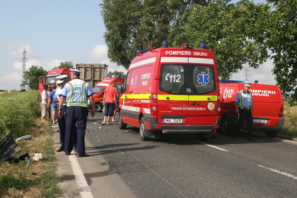 Microbuz cu pasageri din Republica Moldova, implicat într-un grav accident rutier în Iași - accident-1372954642.jpg