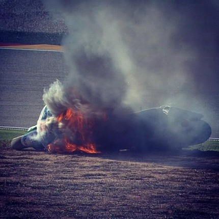 Accident grav la MotoGP. A luat foc pe pistă! - accident-1411737275.jpg