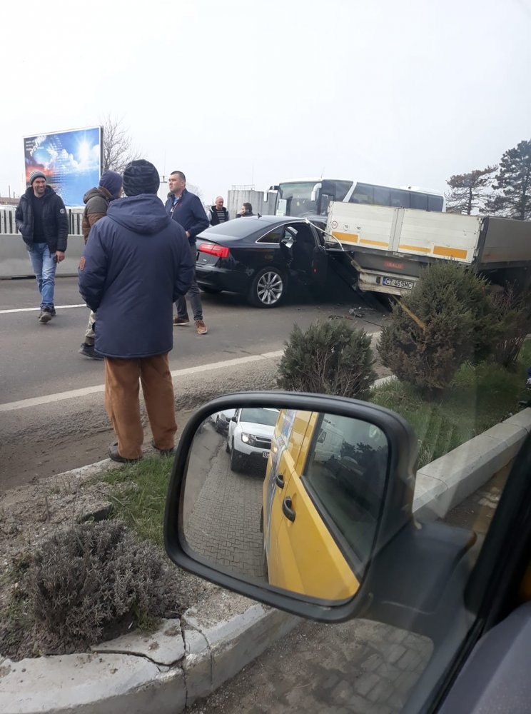 Accident la ieșire din Constanța ! - accident-1522396907.jpg