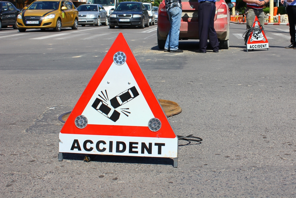 Accident rutier în localitatea 23 August. Trei persoane au fost rănite - accident-1540640862.jpg