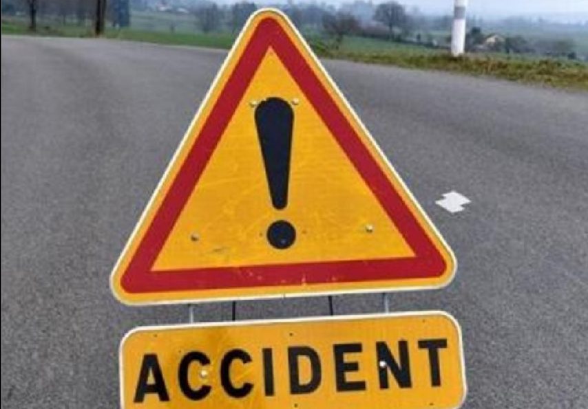 Accident grav. Mașina unei familii s-a izbit violent de un camion cu nisip - accident-1568995542.jpg