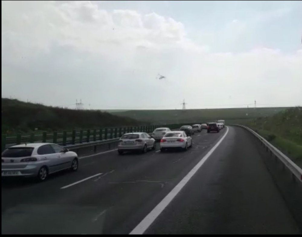VIDEO / Accident grav pe Autostrada Soarelui. O autorulotă s-a răsturnat - accident-1625125450.jpg