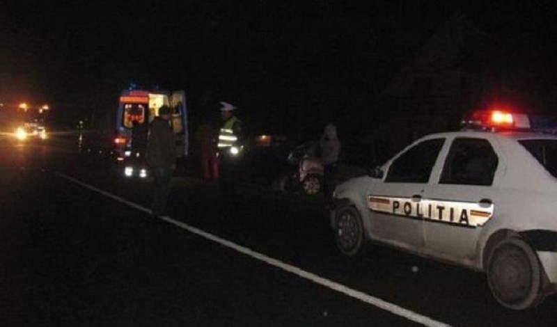 Un şofer de 67 de ani a murit, după ce maşina lui s-a izbit de un autocar - accident-1629354705.jpg