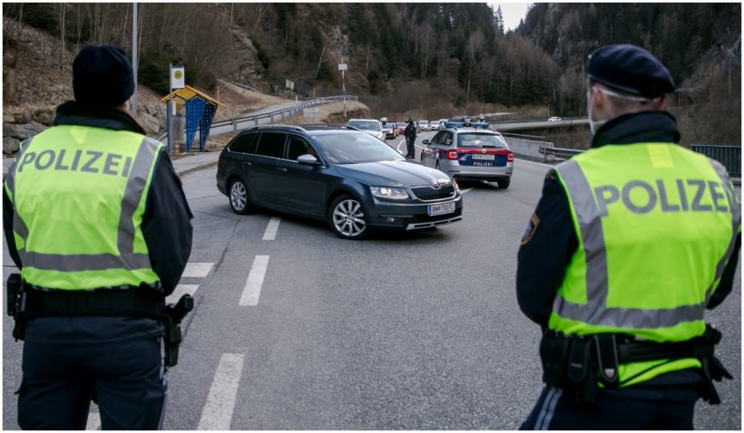 Un șofer de TIR român a făcut accident și s-a ascuns de polițiști în tufișuri, în Austria - accident-1642099930.jpg