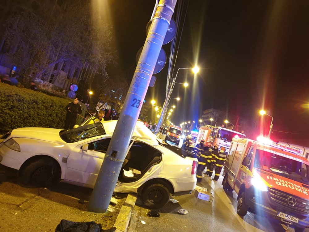 UPDATE: ACCIDENT GRAV în Mamaia. O mașină a intrat în stâlp, PATRU VICTIME! - accident-1650575329.jpg