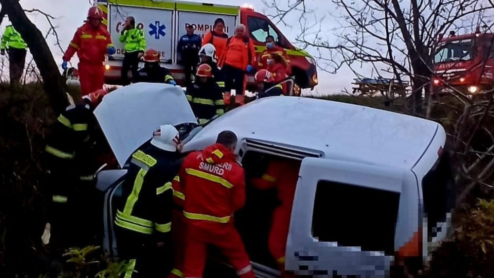 O nouă serie NEAGRĂ de accidente, în România. Zeci de răniți și morți pe șosele - accident-1669103414.jpg