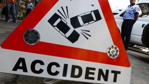 Două șoferițe s-au ciocnit într-un sens giratoriu din Constanța - accident1-1350904660.jpg