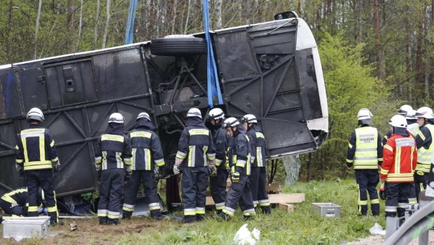 ACCIDENT GRAV în Germania: Un autocar românesc s-a răsturnat. 11 victime - accident1117786700-1430657854.jpg