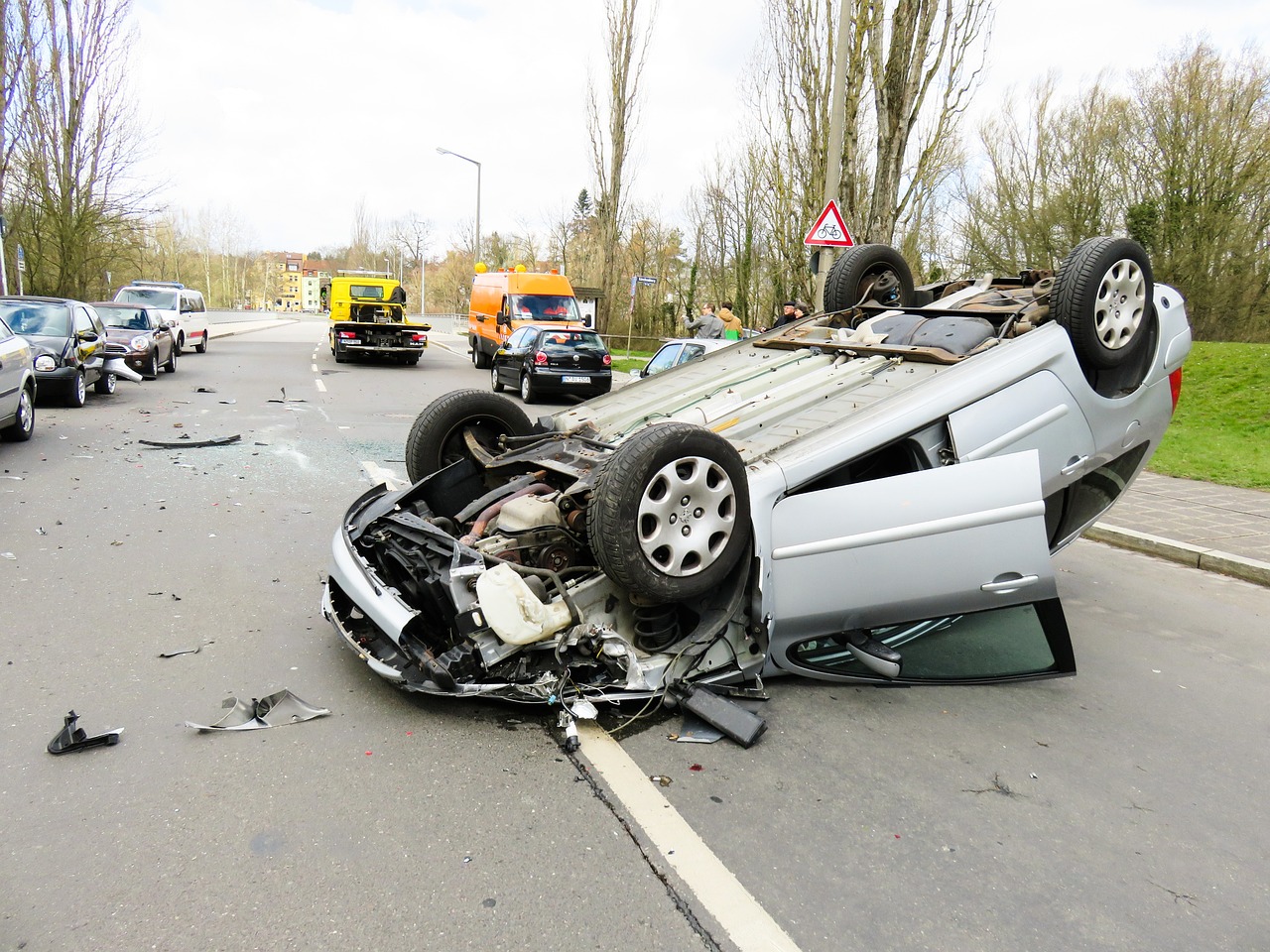 Mașină răsturnată într-o intersecție din Constanța. Șoferul a fost rănit - accident14090121280-1718523170.jpg