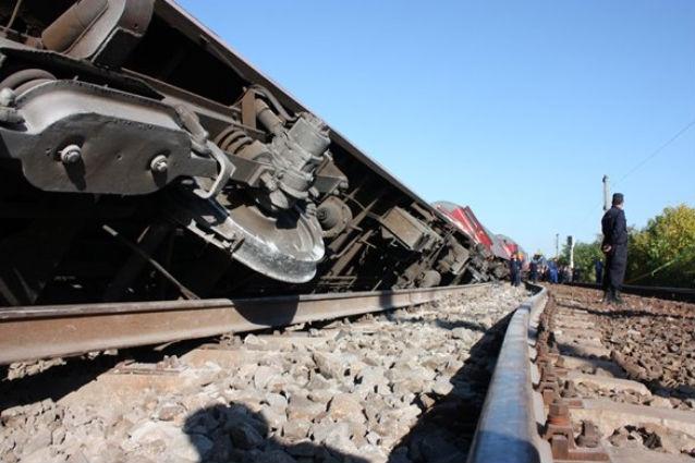 Grav accident feroviar în Bistrița-Năsăud. 14 persoane au fost rănite - accident2-1381907490.jpg