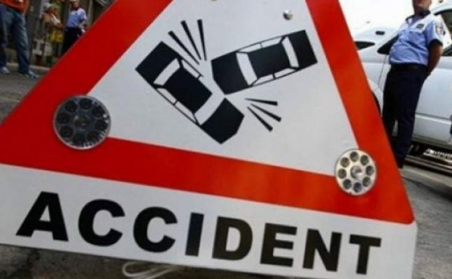 Accident rutier la Trocadero. Trei mașini avariate grav - accident2-1476283708.jpg