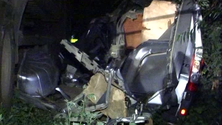 Accident rutier grav / Trei MORȚI și șase RĂNIȚI după ce o dubă s-a izbit într-un TIR - accident265982300-1437804787.jpg