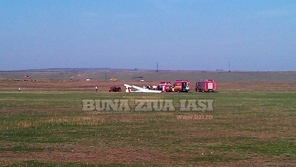 Accident aviatic la Iași: S-a prăbușit un planor - accidentaviaticlaiasi051-1349190494.jpg