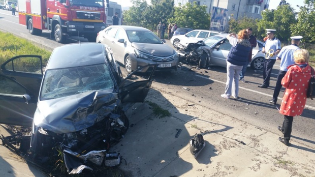 Grav accident rutier, după ce o șoferiță a adormit la volan. Un mort și trei răniți - accidentiasi-1463657115.jpg