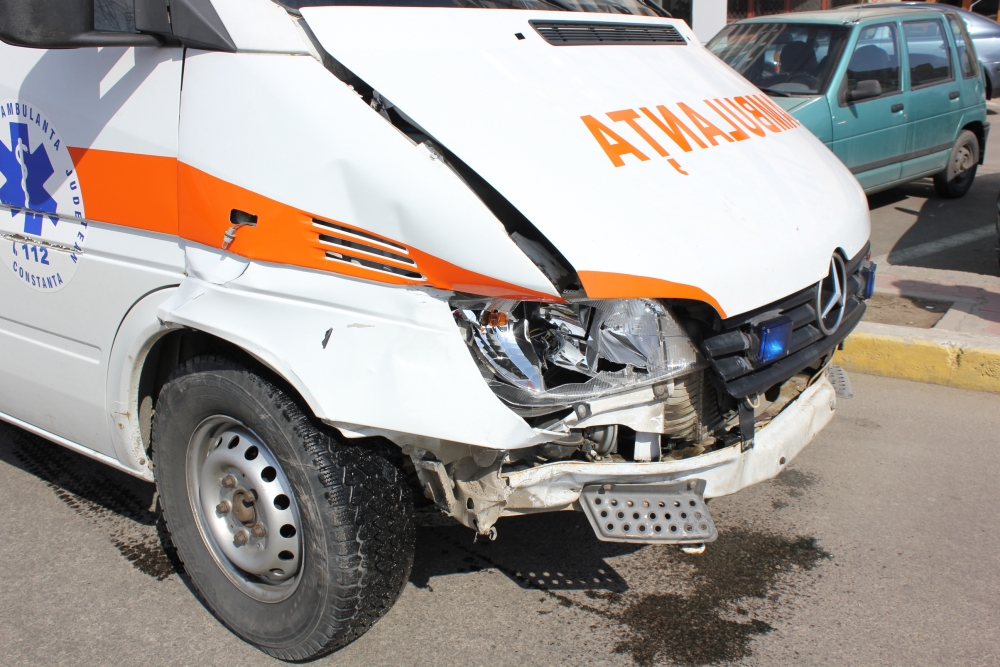 Ambulanță implicată într-un accident, în Constanța - accidenticil23-1395396315.jpg
