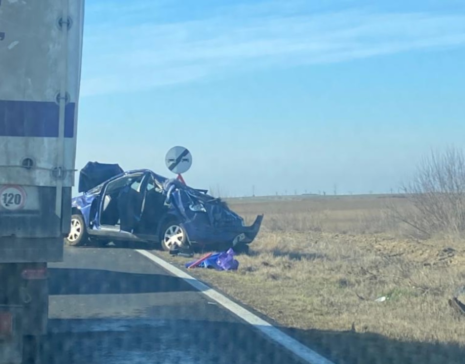 MAȘINĂ RĂSTURNATĂ și două persoane RĂNITE, într-un accident rutier la Hârșova - accidentjudet-1645014830.jpg