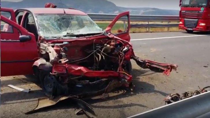 Accident grav pe autostradă. Șoferul unui Logan a adormit la volan - accidentlogana1devasebes11august-1439311658.jpg