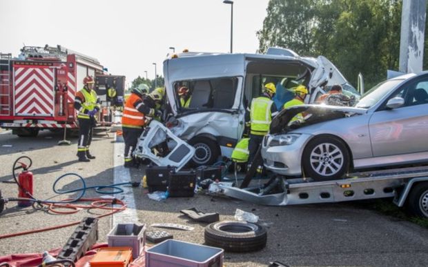 TRAGEDIE PE ȘOSEA! Microbuz cu români, implicat într-un accident în Belgia - accidentromanibelgia1-1503392648.jpg
