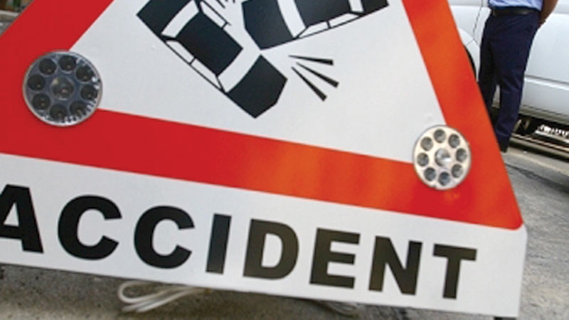 Accidente rutiere din cauza neatenției. Trei persoane au ajuns la spital - accidentrutier01329500-1374059830.jpg