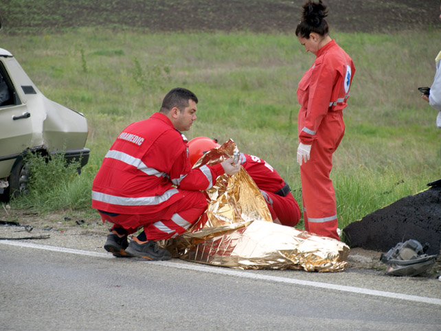 ACCIDENT MORTAL LA CUMPĂNA, după ce șoferul unui BMW a FĂCUT INFARCT și a intrat pe contrasens - accidentrutiervictima-1475399296.jpg