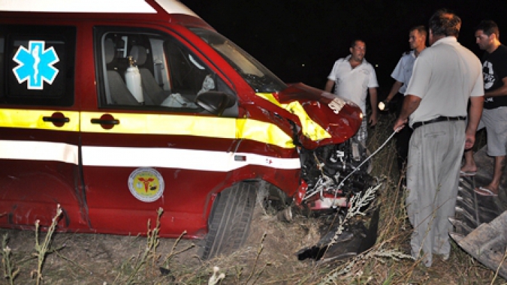 Ambulanță cu o gravidă în travaliu, implicată într-un grav accident - accidentsmurd53366500-1365933985.jpg