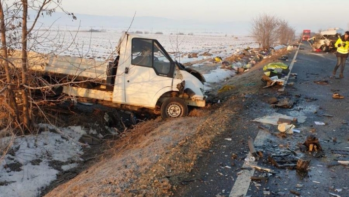 Microbuz implicat în accident. A fost activat PLANUL ROȘU. Doi morți și șapte răniți - accidentsv18040300-1549614728.jpg