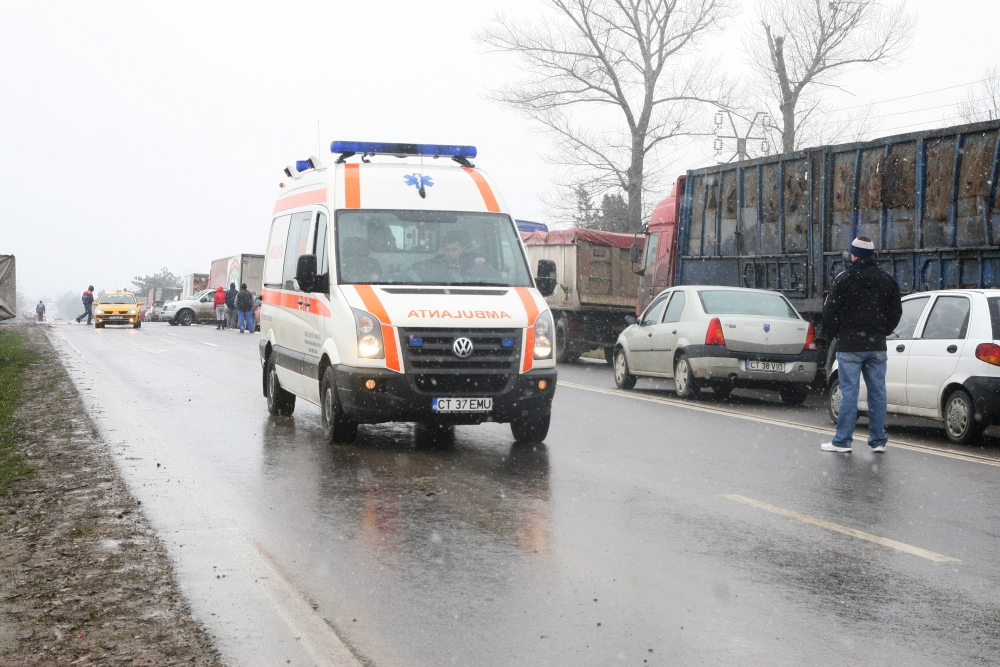 Niciun accident mortal ieri, în România - accidentvalultraian3-1358243528.jpg