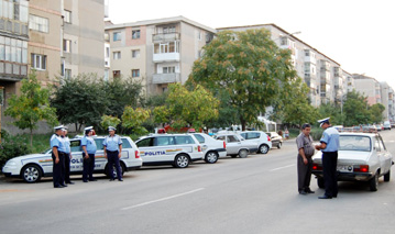 Elevii școlilor de șoferi, instruiți de polițiști - actiunepolitai-1312560424.jpg