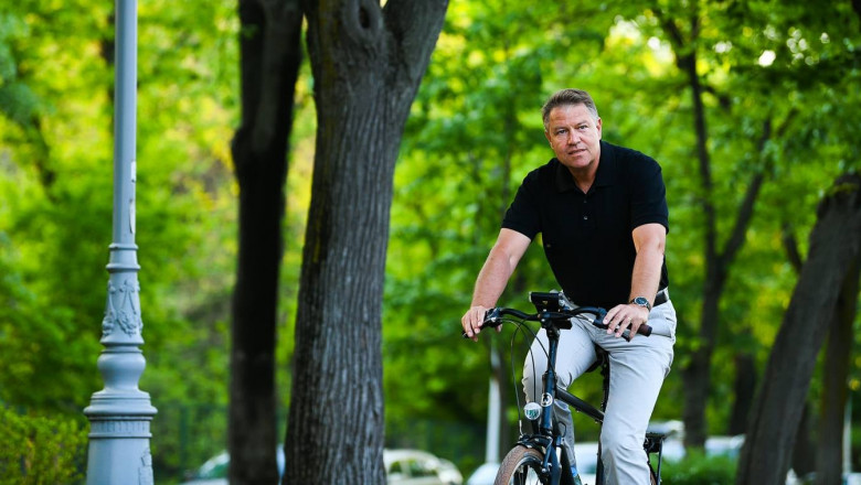 Preşedintele Klaus Iohannis, cu bicicleta spre Cotroceni în 