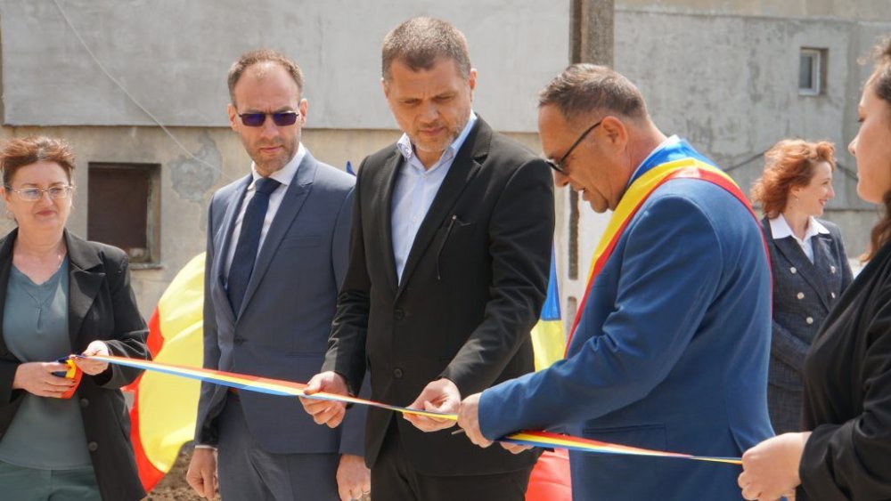 A fost inaugurat noul sediu al Serviciului Public Comunitar de Evidență a Persoanelor din comuna Adamclisi - adamclisi-sediu-nou-1682703578.jpg