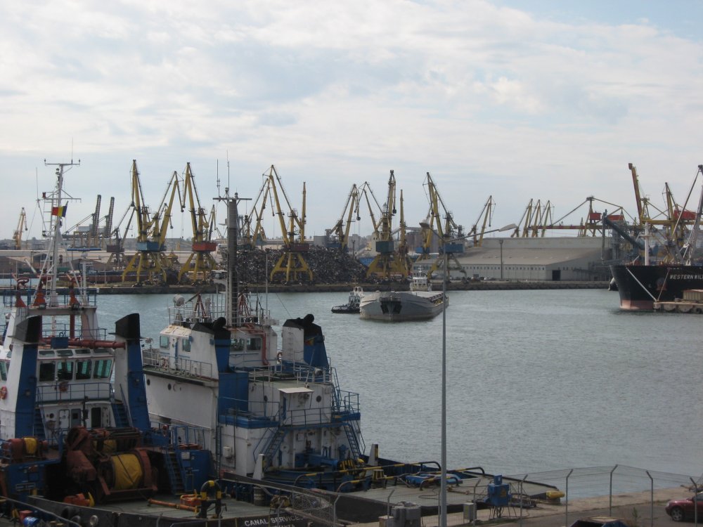 Sunteţi interesaţi? Administrația Portului Constanța vinde patru nave - administratiaportuluiconstantavi-1663872050.JPG