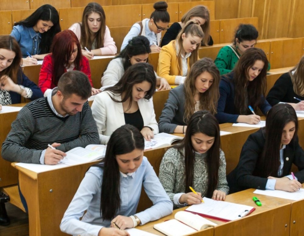 La patru facultăți ale Universității „Alexandru Ioan Cuza” din Iași s-a reintrodus proba scrisă la admitere - admitere-1674553301.jpg