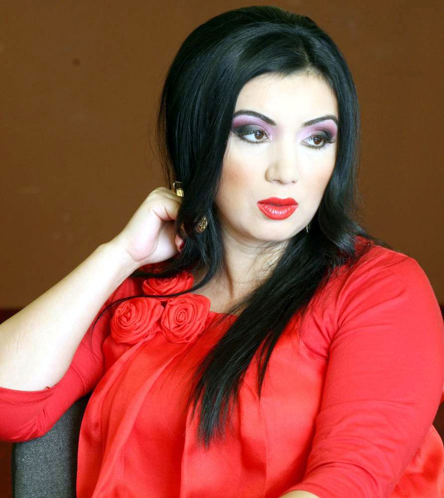 Adriana Bahmuțeanu nu își permite luxul de a se îmbolnăvi - adrianabahmuteanu-1359637016.jpg