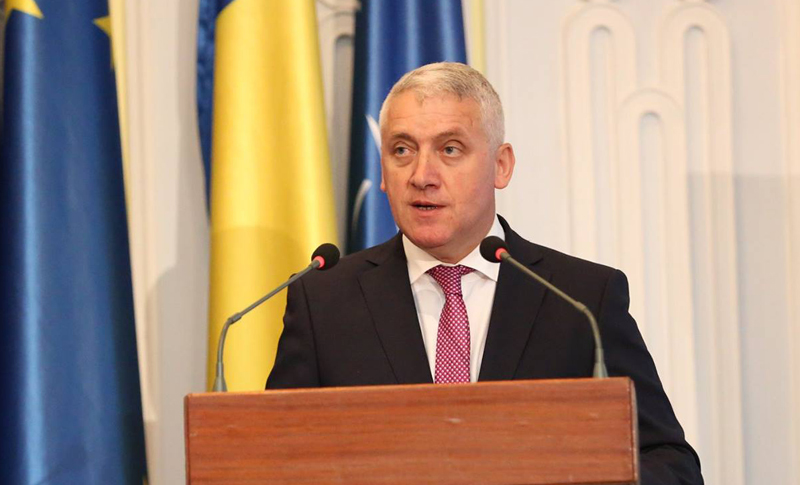 Senatorul Adrian Țuțuianu: 