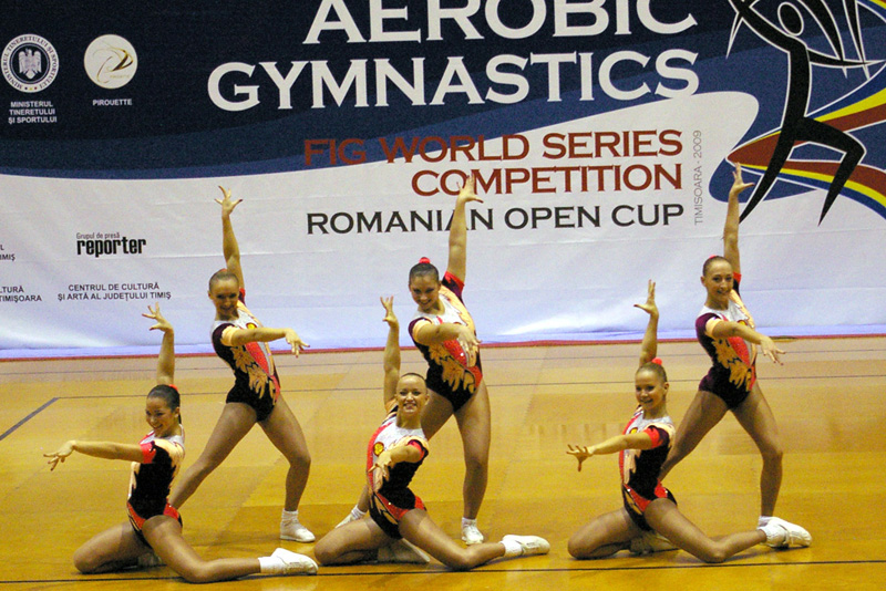 Gimnastică aerobică de clasă, în week-end, la Constanța - aerobic01-1318616070.jpg