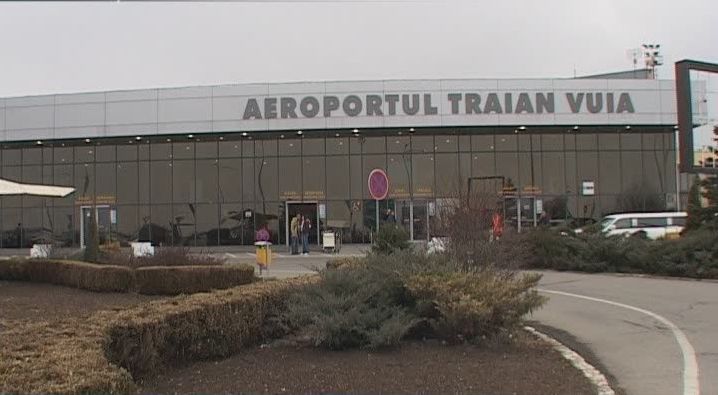 Aterizare de urgență pe aeroportul din Timișoara din cauza unui geam fisurat la cabină - aeroport-1363801887.jpg