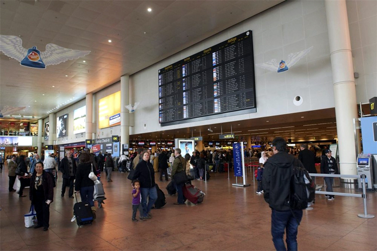 Aeroportul național din Bruxelles, afectat de o grevă a manipulatorilor de bagaje - aeroport-1368446041.jpg