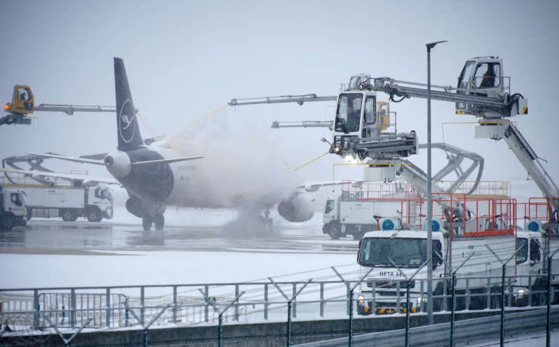 Alte sute de zboruri anulate pe aeroportul din Frankfurt - aeroport-1705578521.jpg