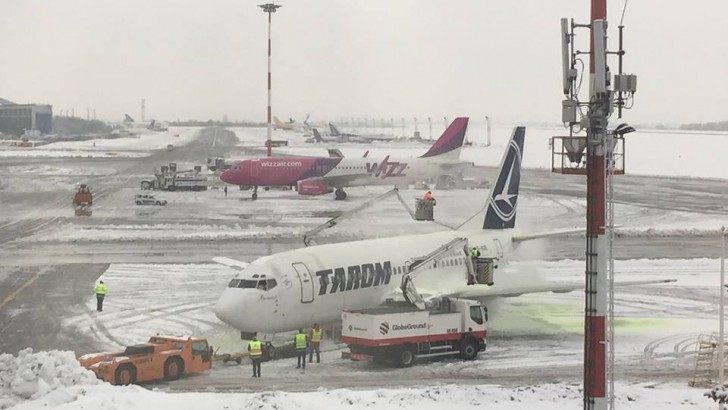 Mai multe zboruri au fost anulate din cauza vremii. Iată ce companii au probleme - aeroporthenricoandaiarna-1484144792.jpg