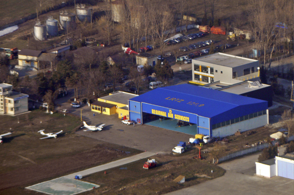 Aeroportul Tuzla va fi deschis traficului internațional de călători și de mărfuri - aeroporttuzla-1351543071.jpg
