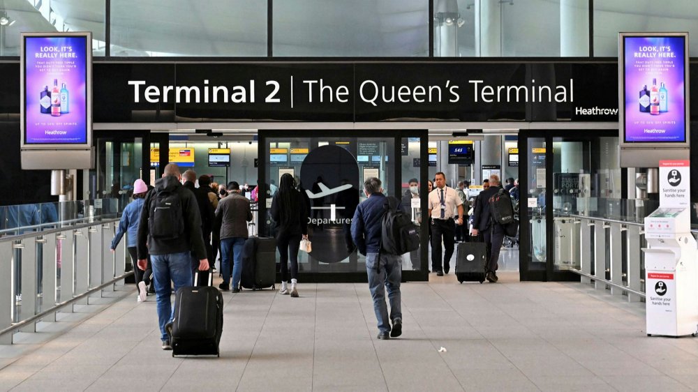 Poliţia britanică a descoperit un colet suspect conţinând uraniu, pe aeroportul Heathrow - aeroporturaniu-1673450317.jpg