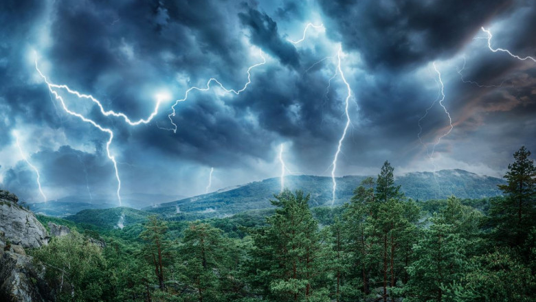 Meteorologii au emis cod galben de furtuni în 29 de județe/ IATĂ HARTA - agfzad1jmzy3ymm3zdrjndzjmzy3yzrj-1659091116.jpg