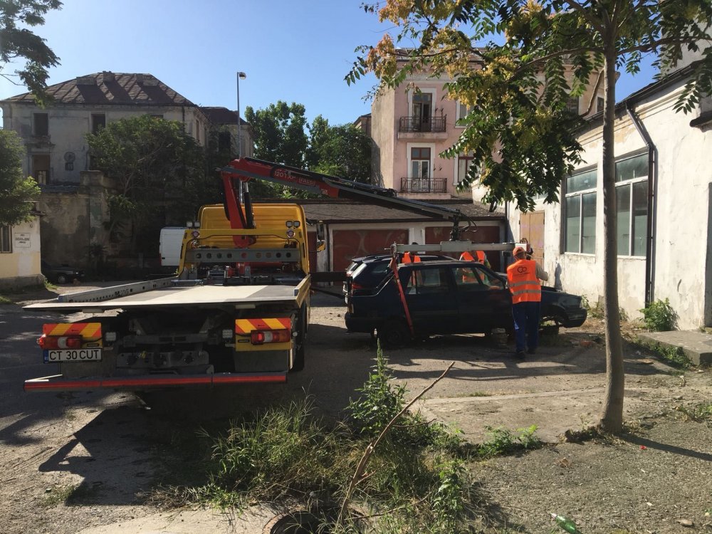 VIDEO. A început ridicarea autovehiculelor abandonate în municipiul Constanța - ainceputridicarea-1533799381.jpg
