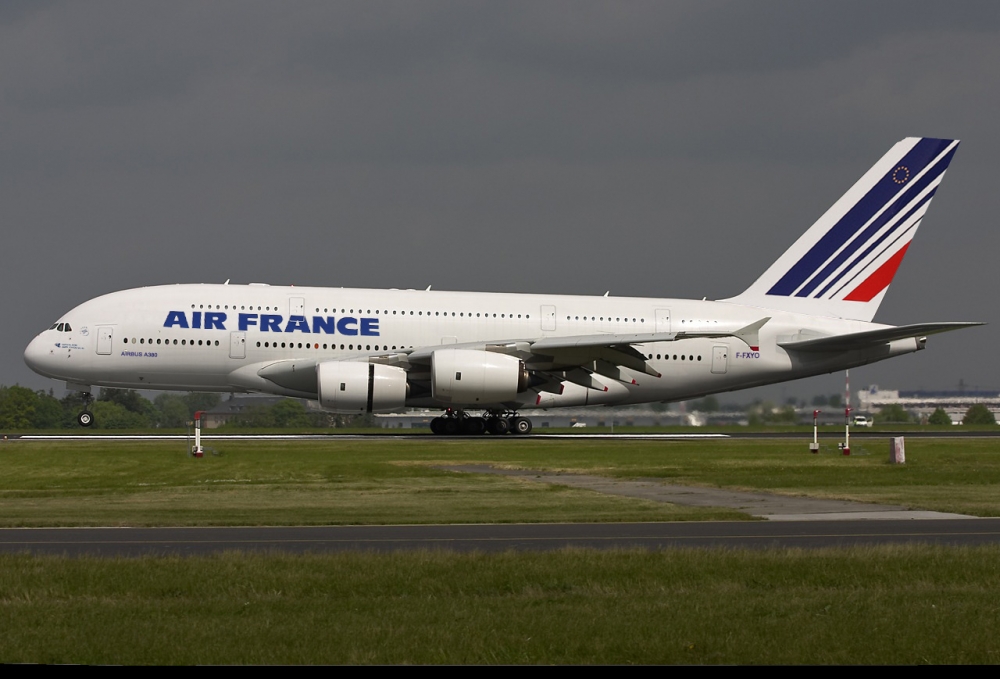Un avion A380 al Air France, deviat de la traseu - airbusa380airfrance2-1395848559.jpg